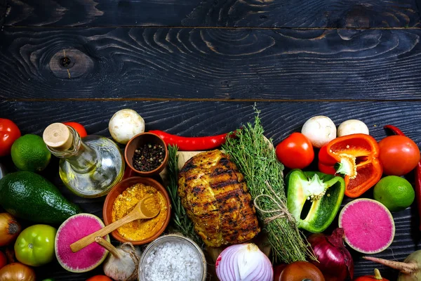 Köstliches Steakhouse Porterhouse Steak Und Buntes Frisches Gebratenes Gemüse Auf — Stockfoto