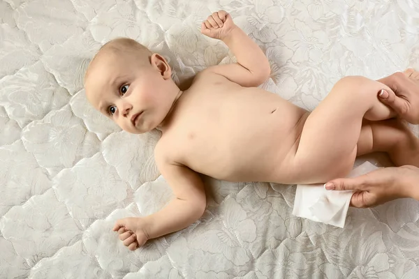 Mother Child Body Care Focus Clean Baby Buttock Mom Ass — Foto de Stock