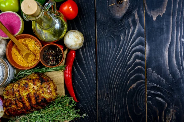 Gegrilltes Streifensteak Mit Gewürzen Und Gemüse Lebensmittel Hintergrund Textmenü Kopieren — Stockfoto