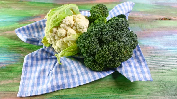 Färsk Grön Broccoli Trä Bakgrund Autentisk Livsstil Bild Kalorifattiga Näringsprodukter — Stockfoto