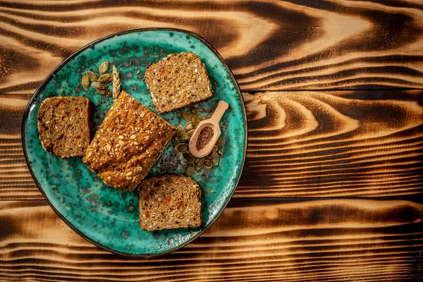 Виготовляють Тостний Хліб Дерев Яною Обробною Дошкою Простий Сніданок Сірому — стокове фото