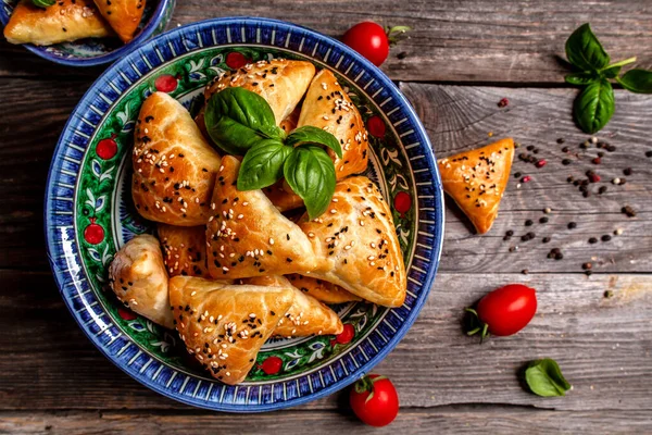 Puff Sütemények Hússal Samosa Samsa Hagyományos Uzbek Indiai Tészta Kiváló — Stock Fotó