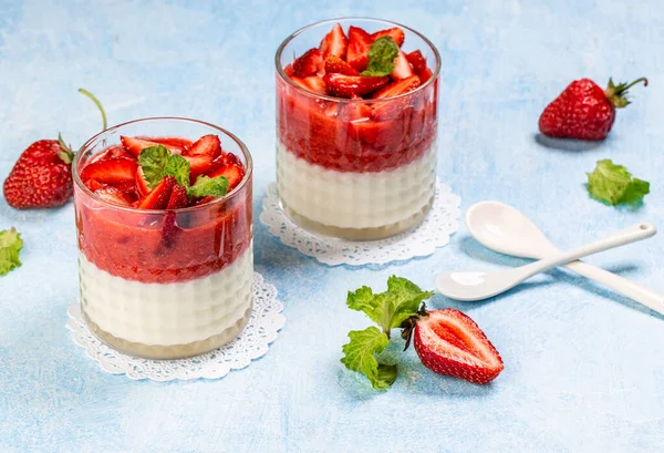 Sobremesa Tradicional Italiana Baunilha Morango Panna Cotta Lugar Receita Menu — Fotografia de Stock