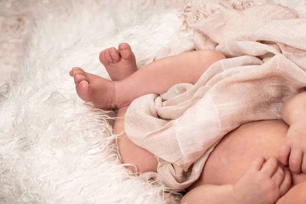 Pés Bebé Recém Nascidos Bela Imagem Conceitual Maternidade — Fotografia de Stock