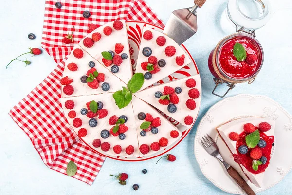 Sommer Hindbær Blåbær Ingen Bage Cheesecake Lækker Cheesecake Med Bær - Stock-foto