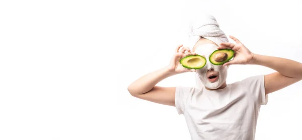 Felice Ragazza Sorridente Che Applica Ritratto Maschera Avocado Facciale Giovane — Foto Stock