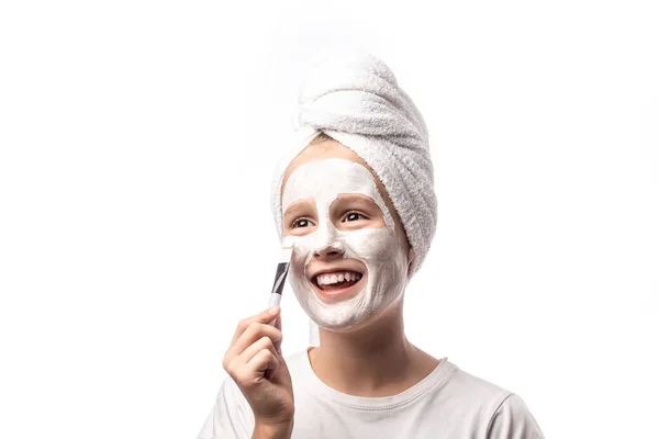 Potret Gadis Cantik Menerima Masker Wajah Putih Kosmetik Untuk Skincare — Stok Foto
