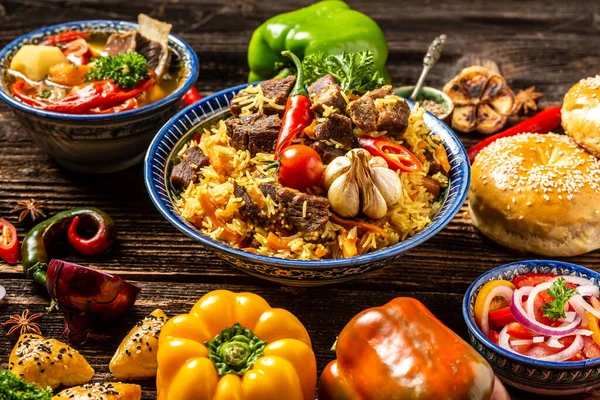 Usbekische Und Zentralasiatische Küche Verschiedene Usbekische Lebensmittel Pilaf Samsa Manti — Stockfoto