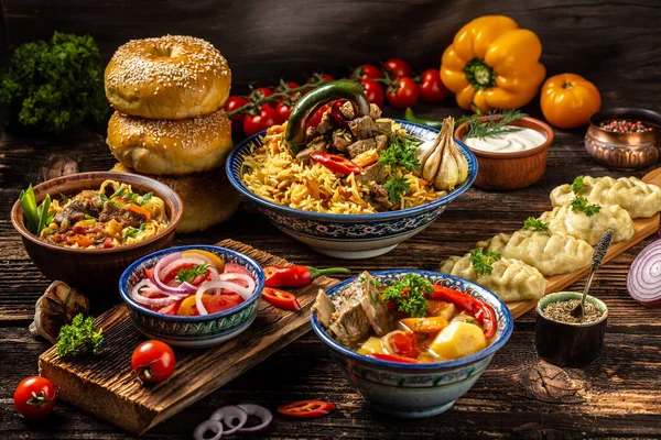 Usbekische Und Zentralasiatische Küche Verschiedene Usbekische Lebensmittel Pilaf Samsa Lagman — Stockfoto