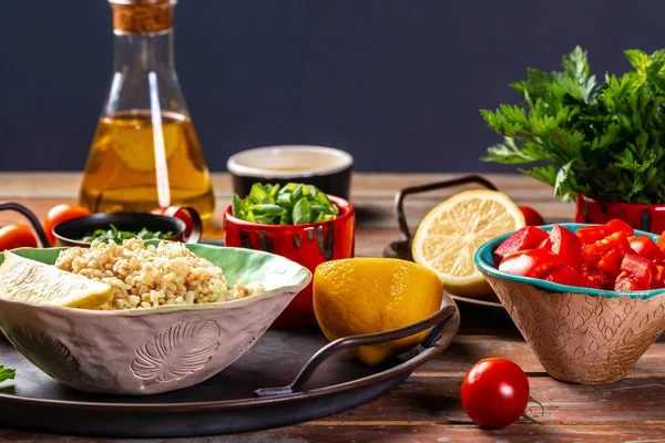 Інгредієнти Приготування Табулевого Вегетаріанського Салату Традиційно Їстівний Левантійський Вегетаріанський Салат — стокове фото