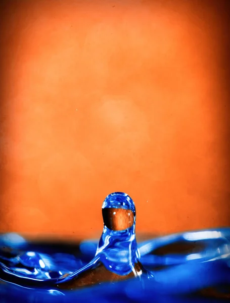 Renkli ışıklandırmayla yapılan sıçrama fotoğrafçılığı