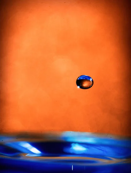 Renkli ışıklandırmayla yapılan sıçrama fotoğrafçılığı