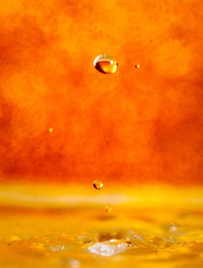 Altın damla sıçrama fotoğrafçılığı