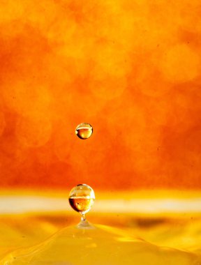 Altın damla sıçrama fotoğrafçılığı