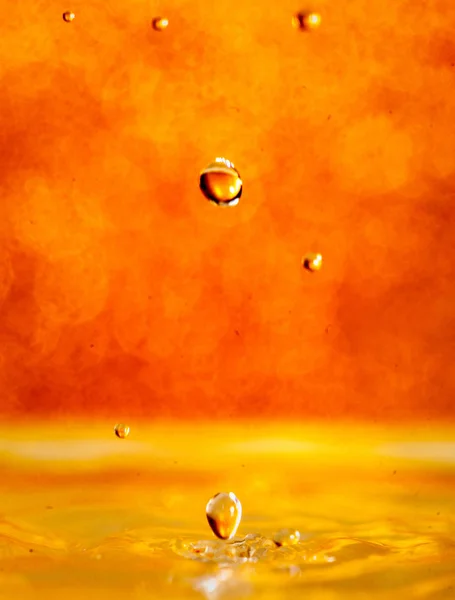 Altın damla sıçrama fotoğrafçılığı