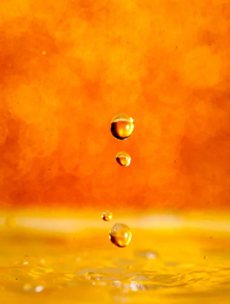 Altın damla sıçrama fotoğrafçılığı