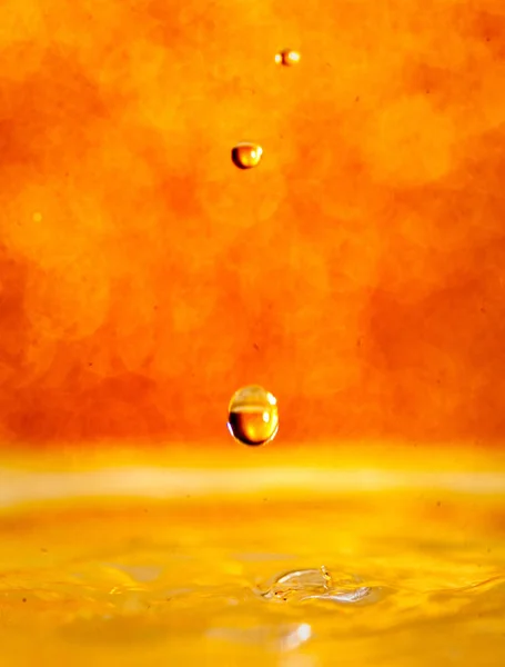 Altın damla sıçrama fotoğrafçılığı