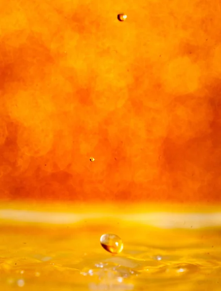 Altın damla sıçrama fotoğrafçılığı