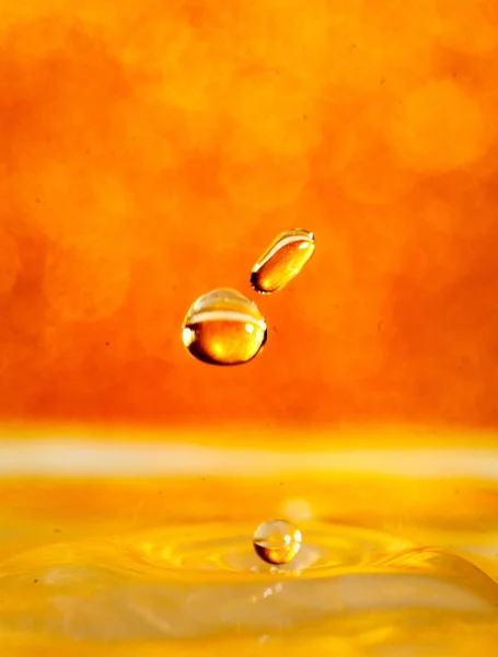 Altın damla sıçrama fotoğrafçılığı