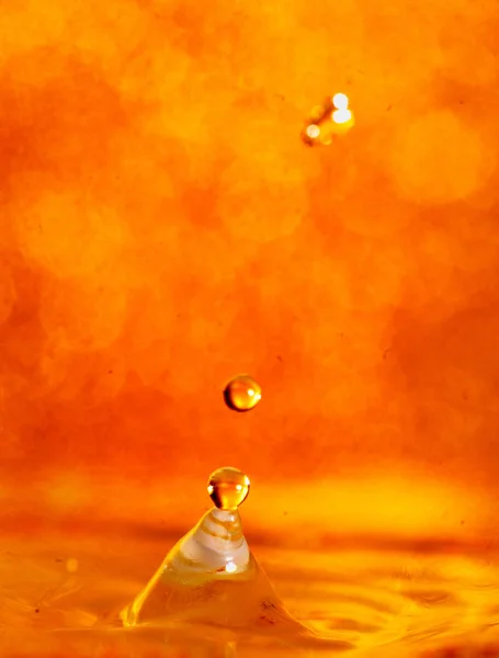 Altın damla sıçrama fotoğrafçılığı