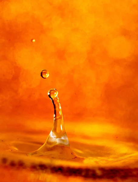 Altın damla sıçrama fotoğrafçılığı