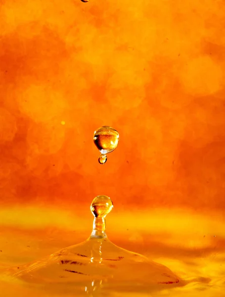 Altın damla sıçrama fotoğrafçılığı