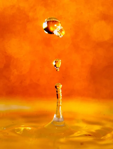 Altın damla sıçrama fotoğrafçılığı