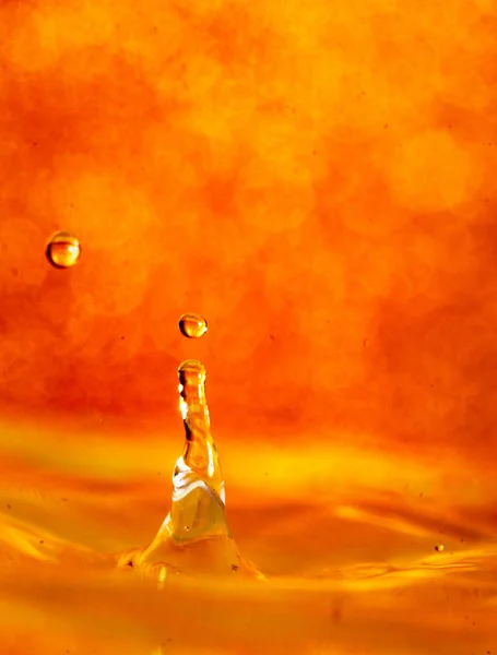 Altın damla sıçrama fotoğrafçılığı