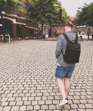 İçinbeklediğini, sokakta yürürken bekleme süresi.