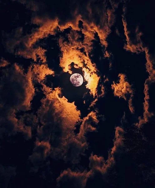 Raumschiff Himmel Mond Licht Dunkler Schatten lizenzfreie Stockfotos