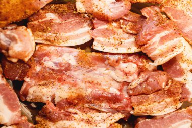 Marine edilmiş taze domuz eti