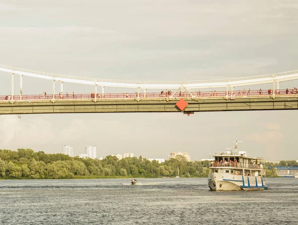 Les Navires Flottent Sur Eau — Photo