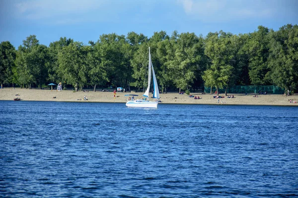 Les Navires Flottent Sur Eau — Photo