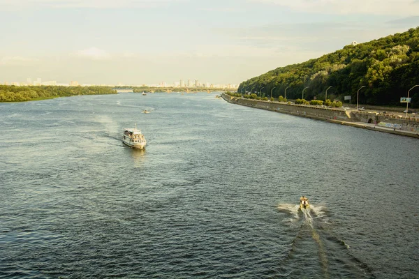 Корабли Плавают Воде — стоковое фото