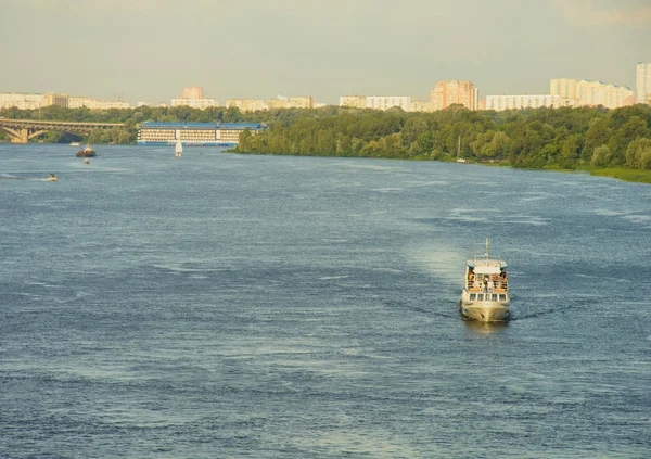 Корабли Плавают Воде — стоковое фото