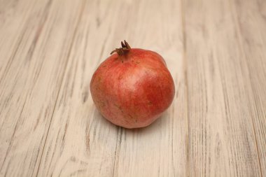 İki el bombası closeup beyaz bir arka plan üzerinde