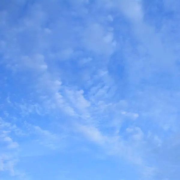 Фон Голубого Неба Летом — стоковое фото