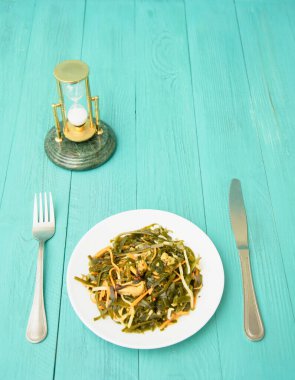 Turkuaz arka planda deniz lahanası