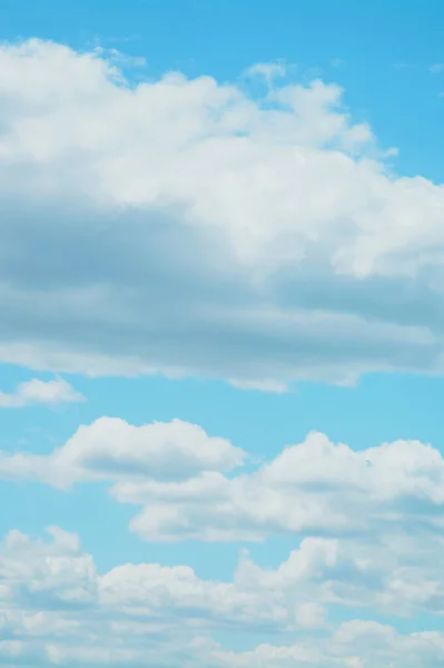 Великі Хмари Красивому Блакитному Небі — стокове фото