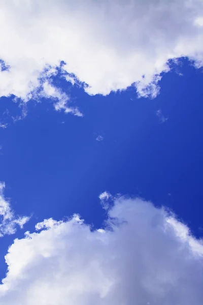 Великі Хмари Красивому Блакитному Небі — стокове фото