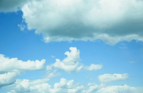 Grote Wolken Aan Een Prachtige Blauwe Lucht Zomer — Stockfoto