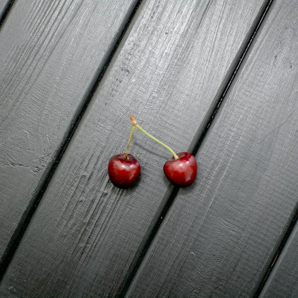 Cerejas Doces Maduras Fundo Madeira — Fotografia de Stock