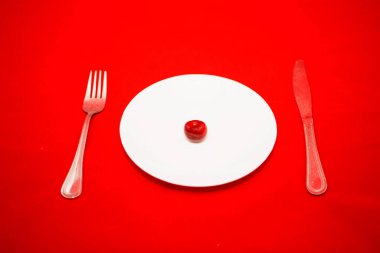 Ahşap arka planda olgun kirazlar