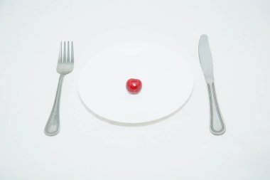 Ahşap arka planda olgun kirazlar