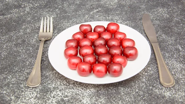 Cerezas Maduras Sobre Fondo Madera — Foto de Stock