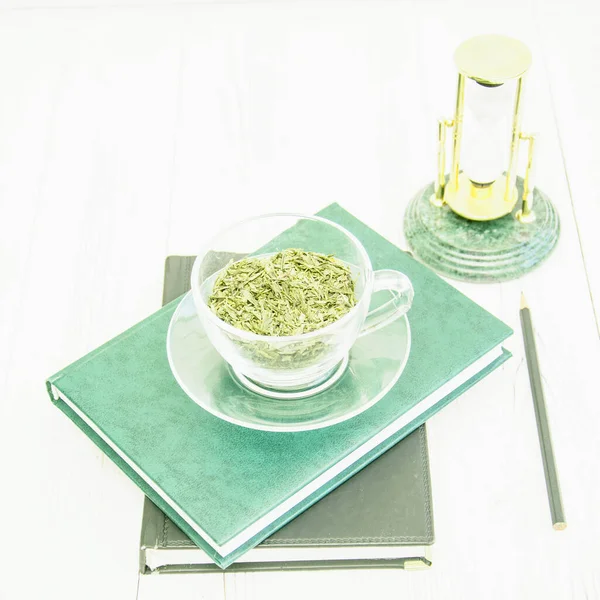Grüner Tee Einer Transparenten Tasse Auf Hellem Hintergrund — Stockfoto