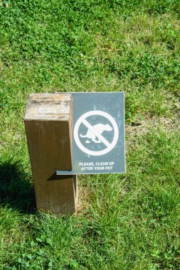 Parktaki bilgi işareti