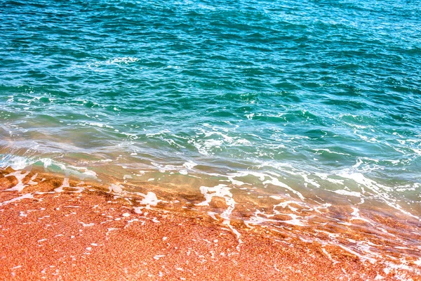 Zomer, zee en gouden strand. Reizen en vakanties in warme landen — Stockfoto