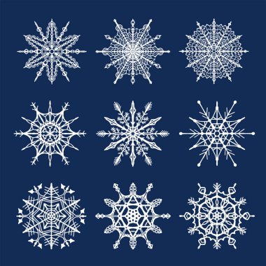 Vektör kar taneleri kümesi. Düz izole illüstrasyon koyu mavi zemin üzerine.