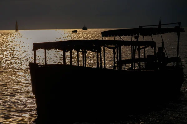 balıkçı yelken eve balık ile